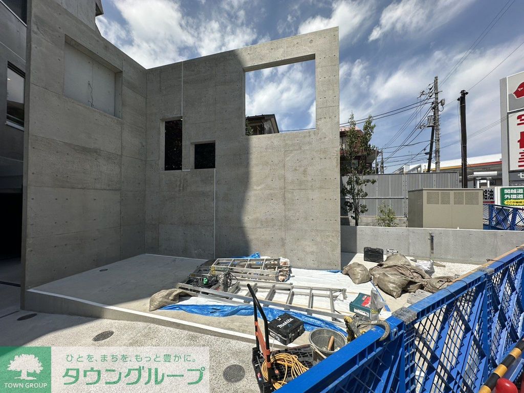 ロビー　駐車場