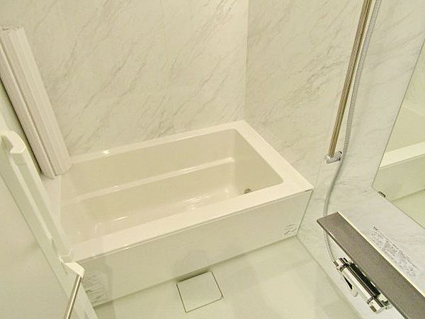 バス・シャワールーム　写真は同タイプ住居です。