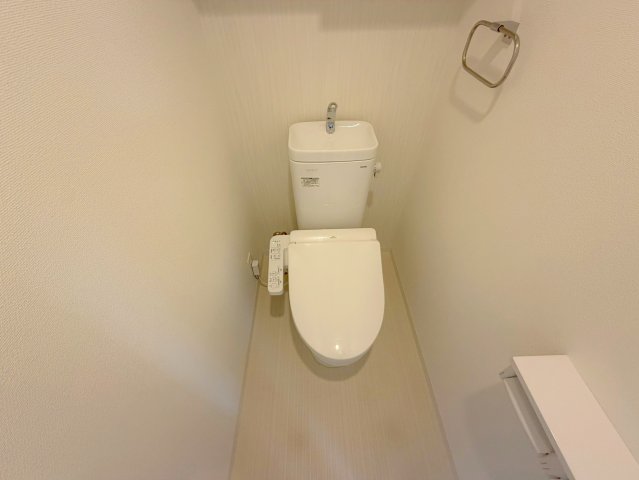 トイレ　綺麗なトイレにはウォシュレット標準装備です。