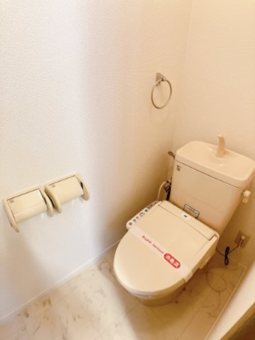 トイレ　別部屋同間取りのお写真となります。参考にご覧くださいませ。