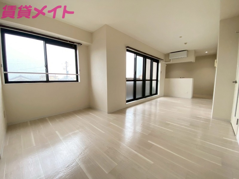 居室・リビング　別部屋参考写真です