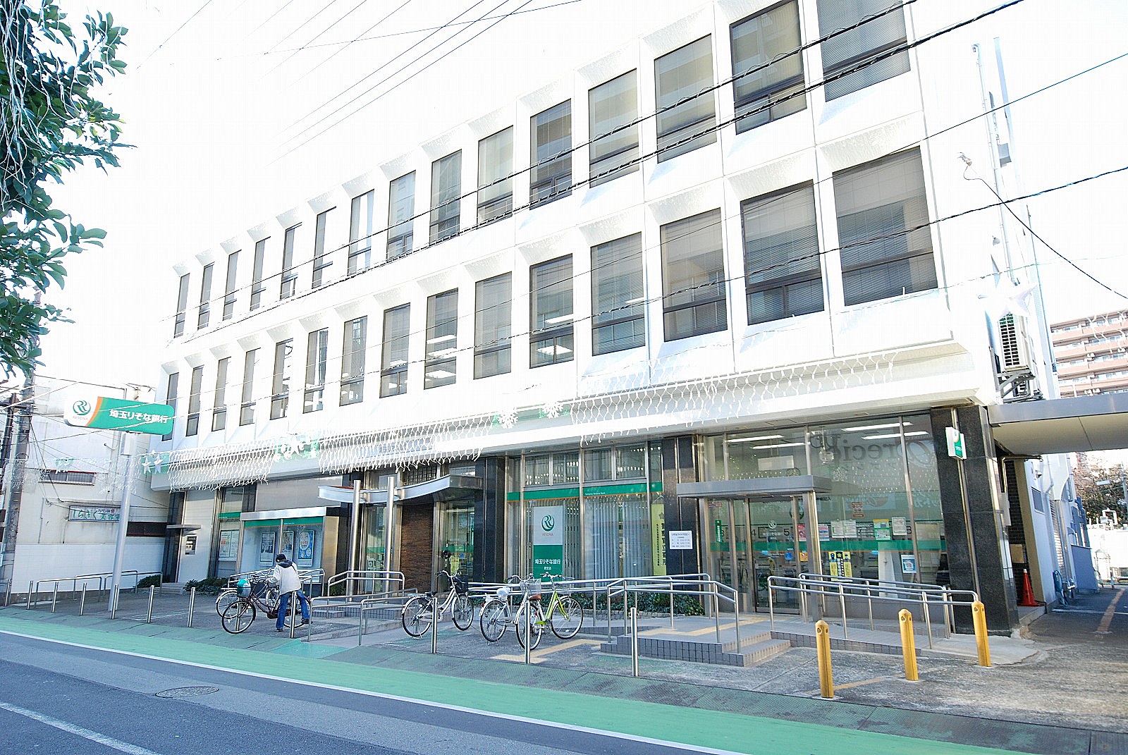 銀行　埼玉りそな銀行蕨東支店（銀行）まで306m