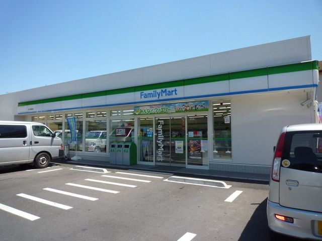 コンビニ　ファミリーマート（コンビニ）まで400m