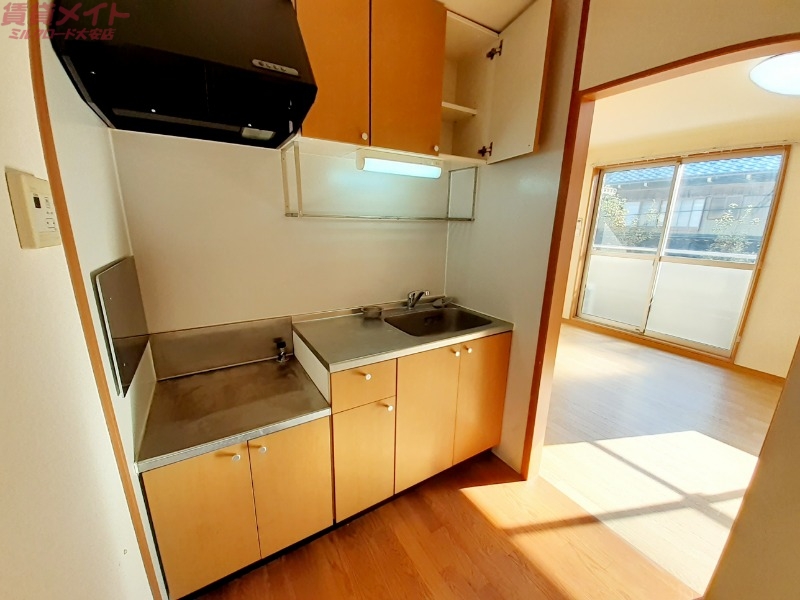 キッチン　別部屋参考写真です