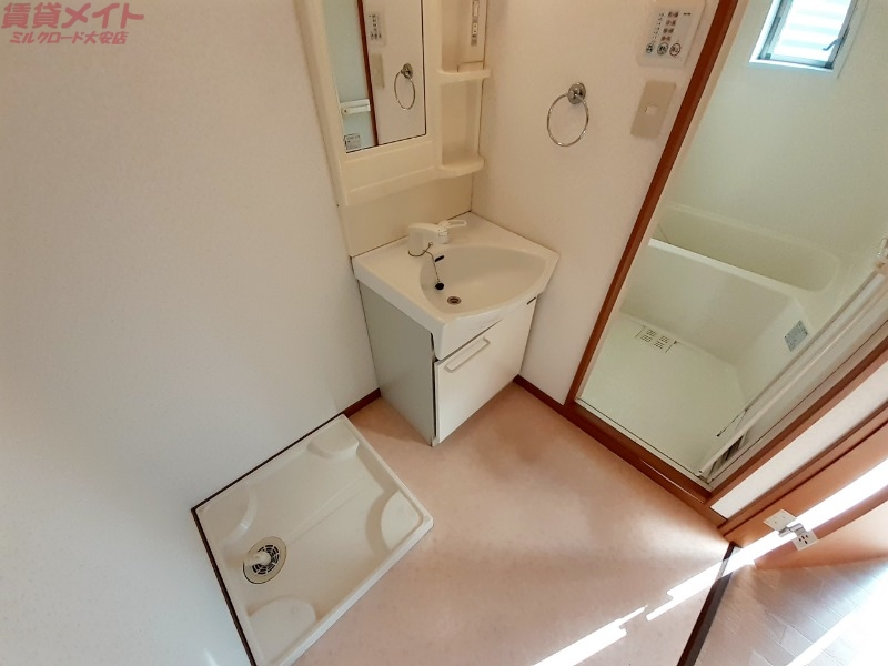 洗面設備　別部屋参考写真です
