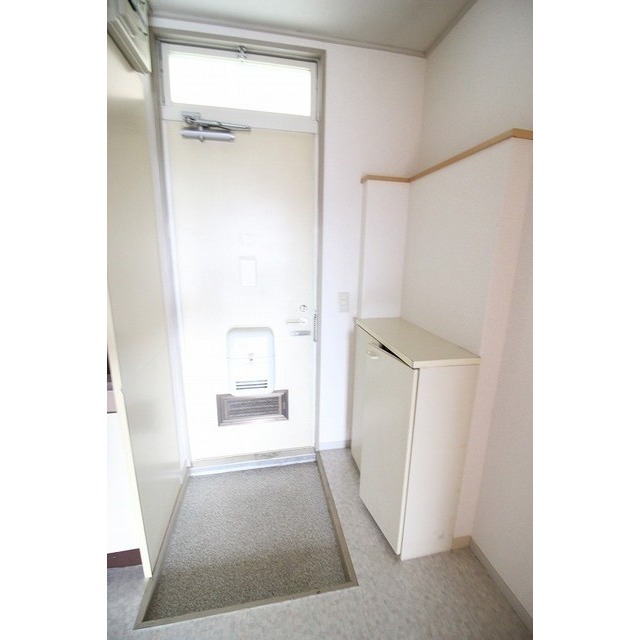 玄関　※写真は同タイプ別部屋