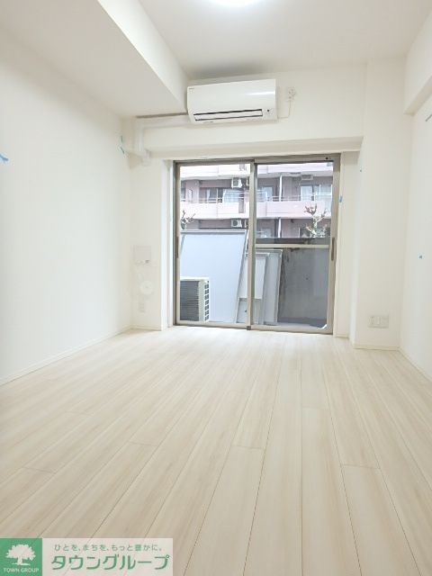 居室・リビング　ホワイトフローリングの明るいお部屋です！