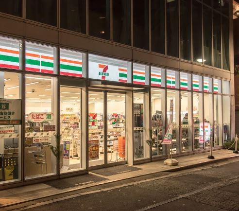 コンビニ　セブン－イレブン六本木７丁目店（コンビニ）まで172m