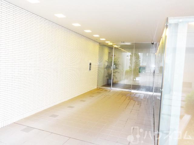 エントランス　エントランスホールもオシャレで広めです☆