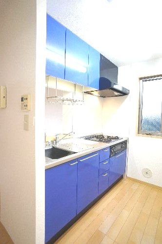 キッチン　3口ガスコンロ付のシステムキッチン♪