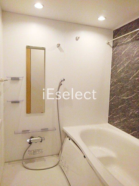 バス・シャワールーム　ゆったりとした一坪の浴室は魅力的です