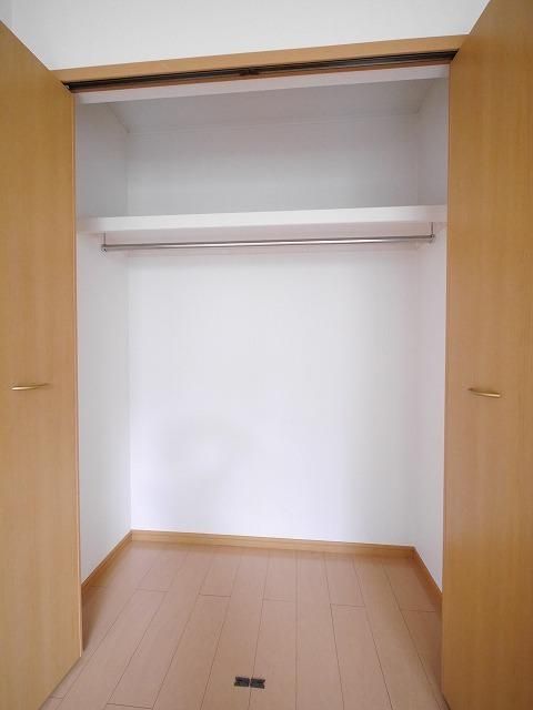 その他設備　★たっぷり収納できるクローゼット★