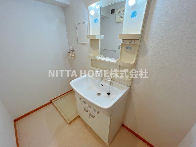 洗面設備　シャワー付き洗面台を設置◎