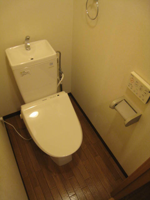 トイレ　ウォシュレット機能付トイレです。