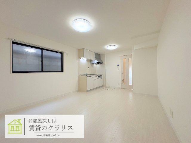 久世殿城町リノベ貸家の居間写真