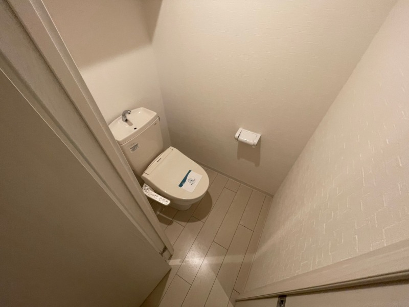 トイレ　ウォシュレット機能がついたトイレです。安心して使用できます。
