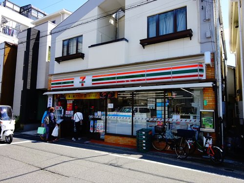コンビニ　セブンイレブン 五本木店（コンビニ）まで668m