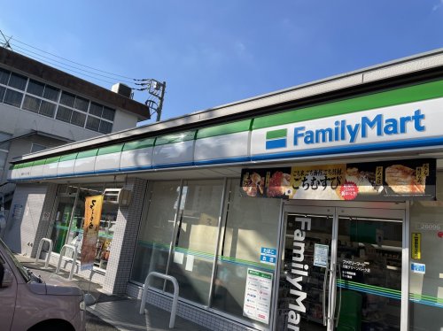 コンビニ　ファミリーマート 川越グリーンパーク店（コンビニ）まで450m