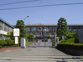 小学校　川越市立古谷小学校（小学校）まで889m