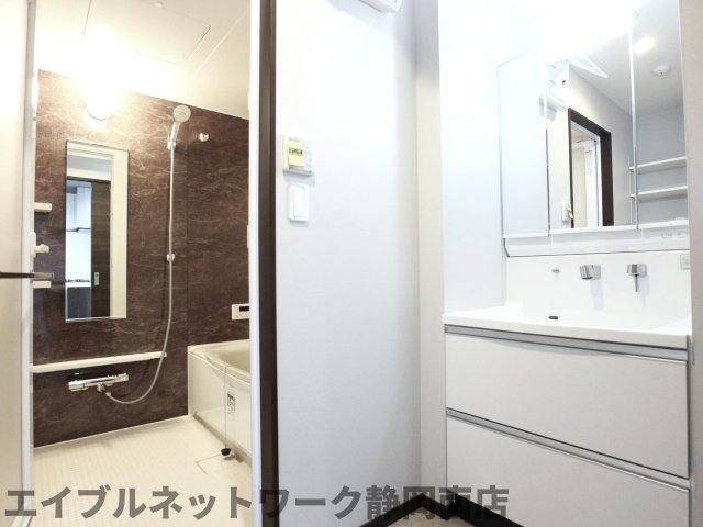 洗面設備　コンパクトで使いやすい洗面所