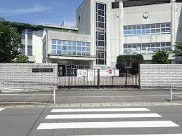 中学校　横手中学校（中学校）まで1100m