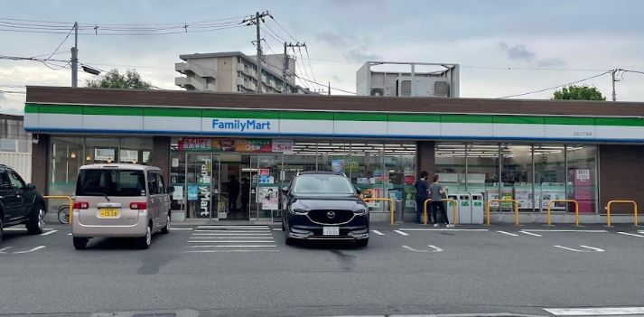 コンビニ　ファミリーマート 江北二丁目店（コンビニ）まで384m