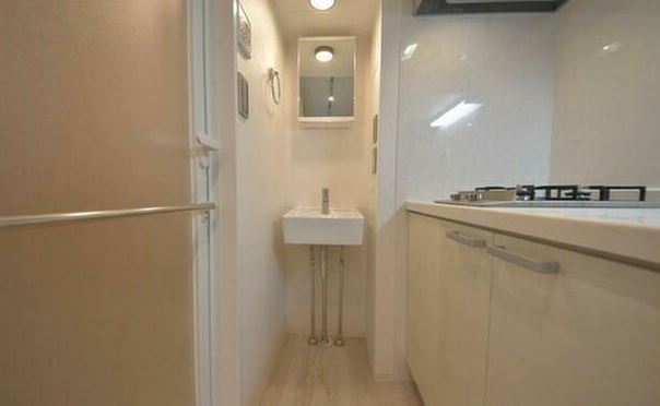洗面設備　※同物件の別部屋です。