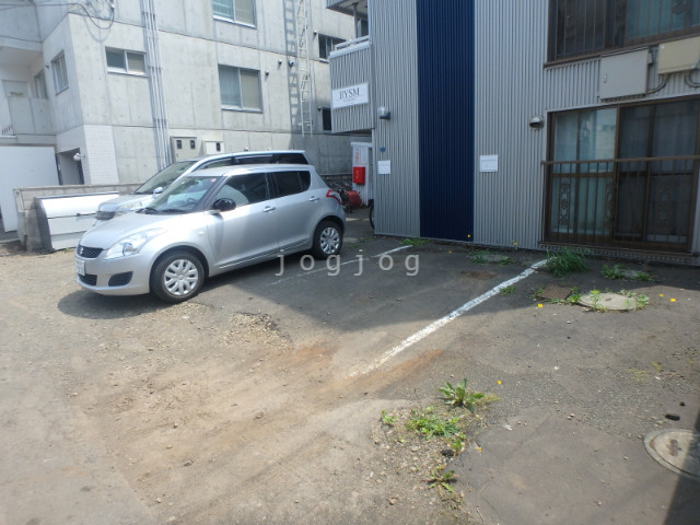 駐車場　屋外駐車場。