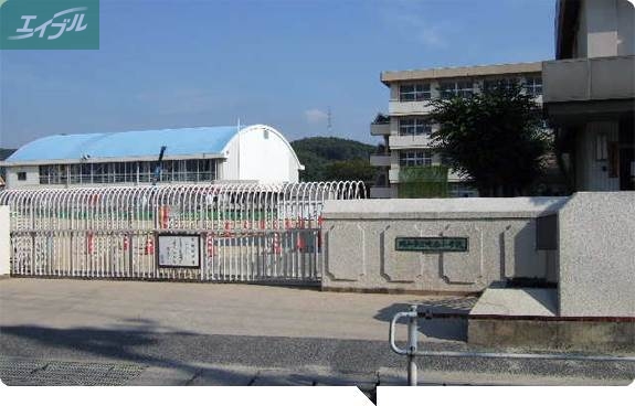 小学校　陵南小学校（小学校）まで881m