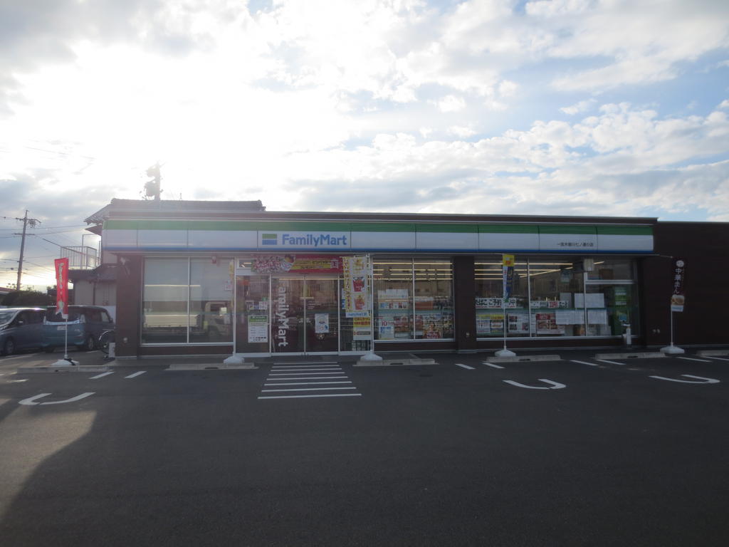コンビニ　ファミリーマート一宮木曽川七ノ通り店（コンビニ）まで1000m