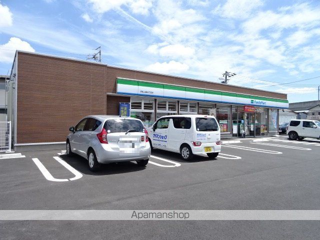 コンビニ　ファミリーマート（コンビニ）まで496m