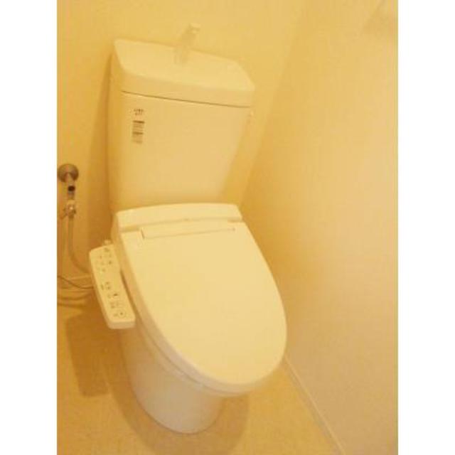 トイレ　※写真は同タイプ住戸です。