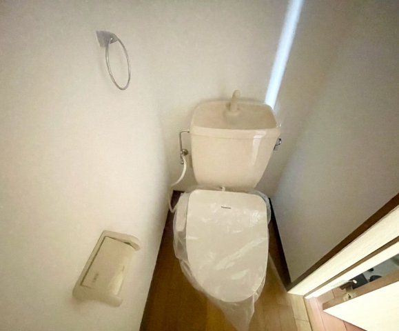 トイレ　※掲載写真は同タイプ住戸の参考写真です。間取り・内装等が異な