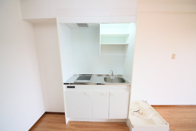 キッチン　別部屋反転間取りのお写真となります。