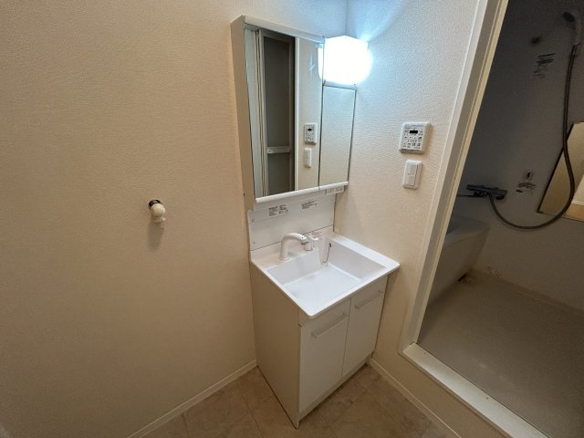 洗面設備　※同物件別号室の写真になります