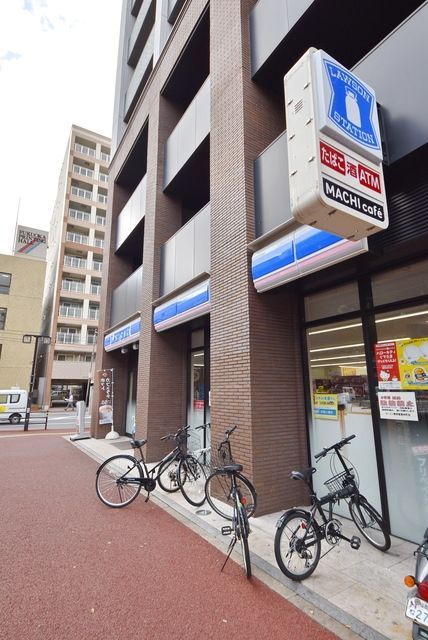 コンビニ　ローソン博多築港本町店（コンビニ）まで241m