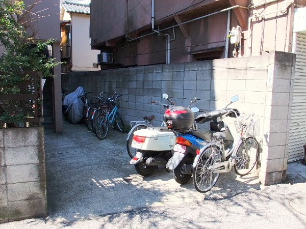 東京メトロ千代田線 北千住駅 徒歩10分 4階建 築36年の外観写真