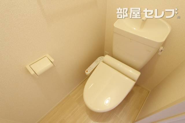 トイレ　※２０１号室の写真です