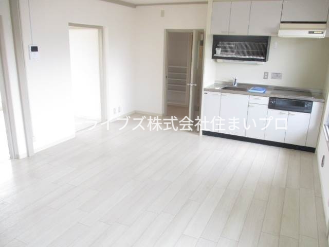 エルセレーノ古川橋A棟の居間写真
