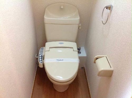 トイレ　温水洗浄便座付きです。