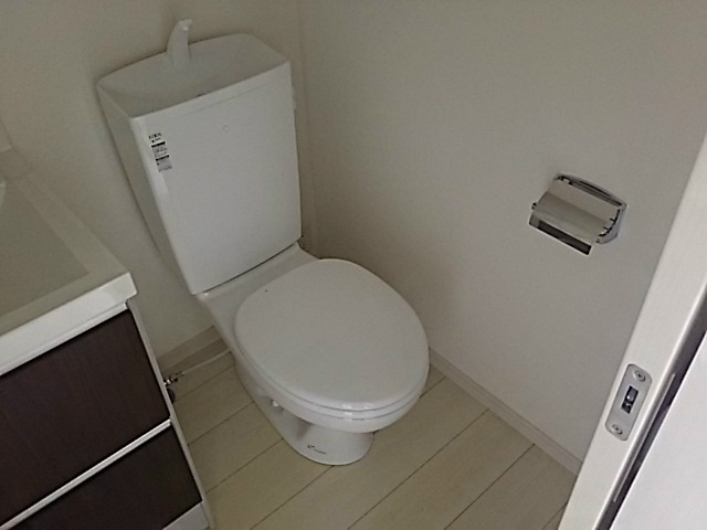 東急東横線 白楽駅 徒歩8分 2階建 築11年のトイレ写真