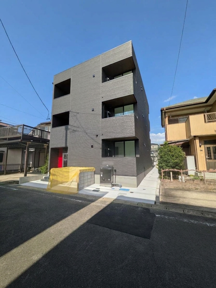 建物外観　黒を基調としたモダンでスタイリッシュな外観デザインです！