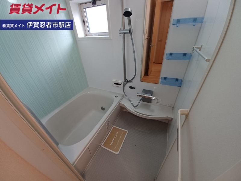 バス・シャワールーム　同建物別部屋写真です