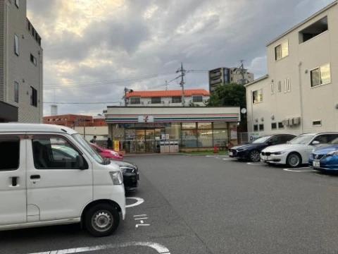 コンビニ　セブンイレブン 名古屋覚王山店（コンビニ）まで602m