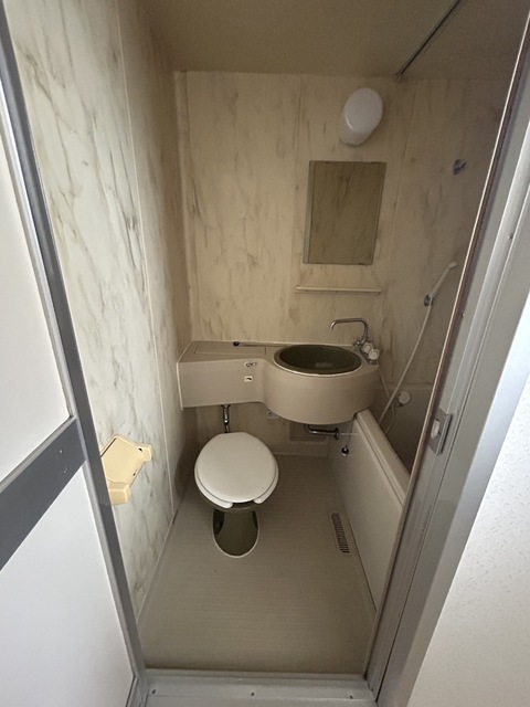 多摩都市モノレール 大塚・帝京大学駅 徒歩10分 2階建 築40年のトイレ写真
