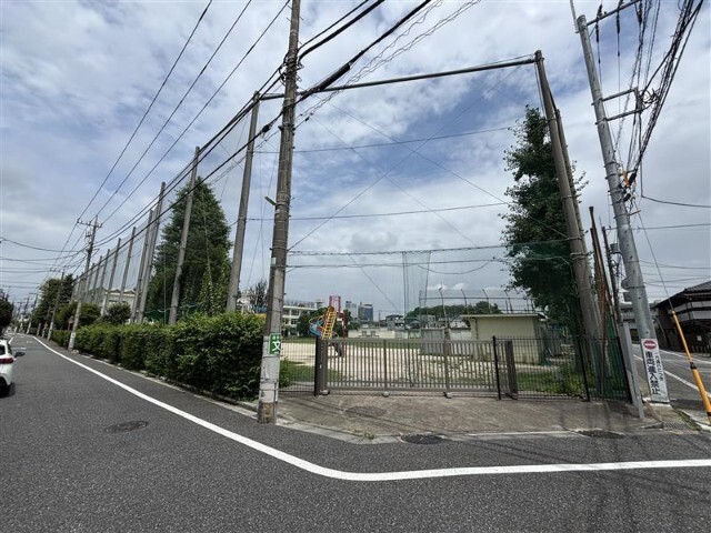 小学校　練馬区立中村小学校（小学校）まで139m