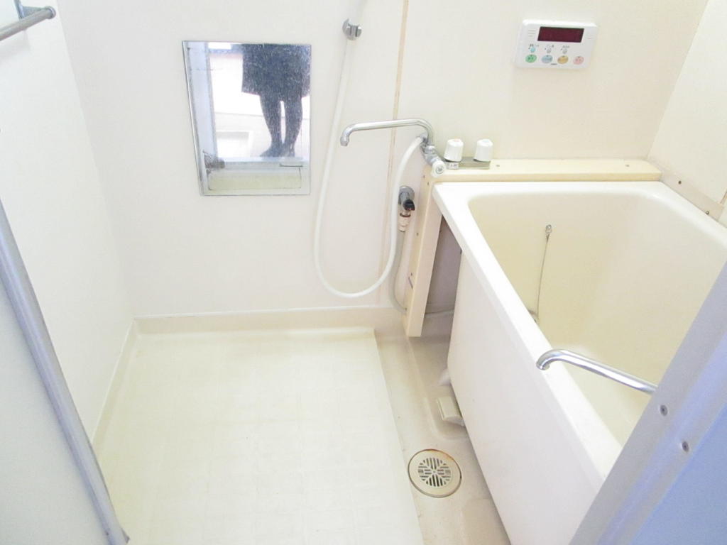 バス・シャワールーム　追い焚き機能付きです！！