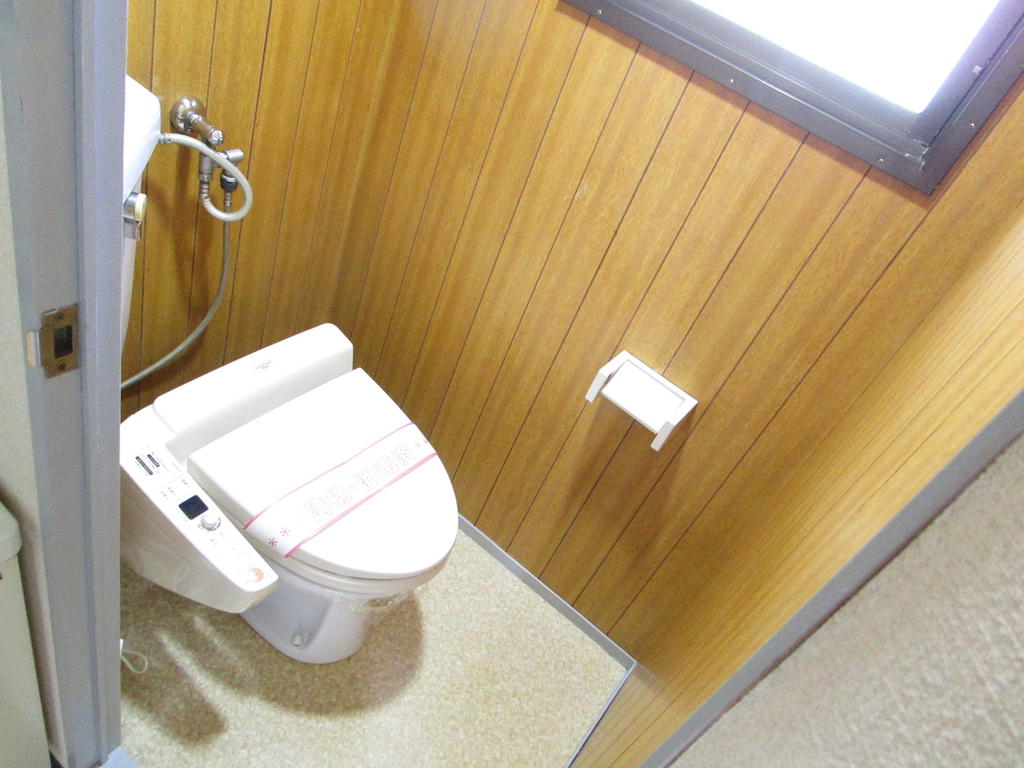 トイレ　ウォシュレット付いてます！