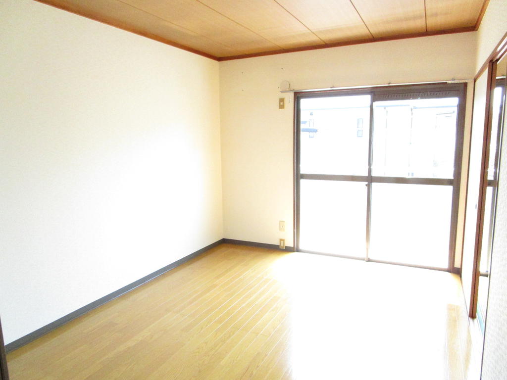 居室・リビング　DK６帖の明るいお部屋リビングです。