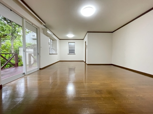 国見6丁目貸家の居間写真